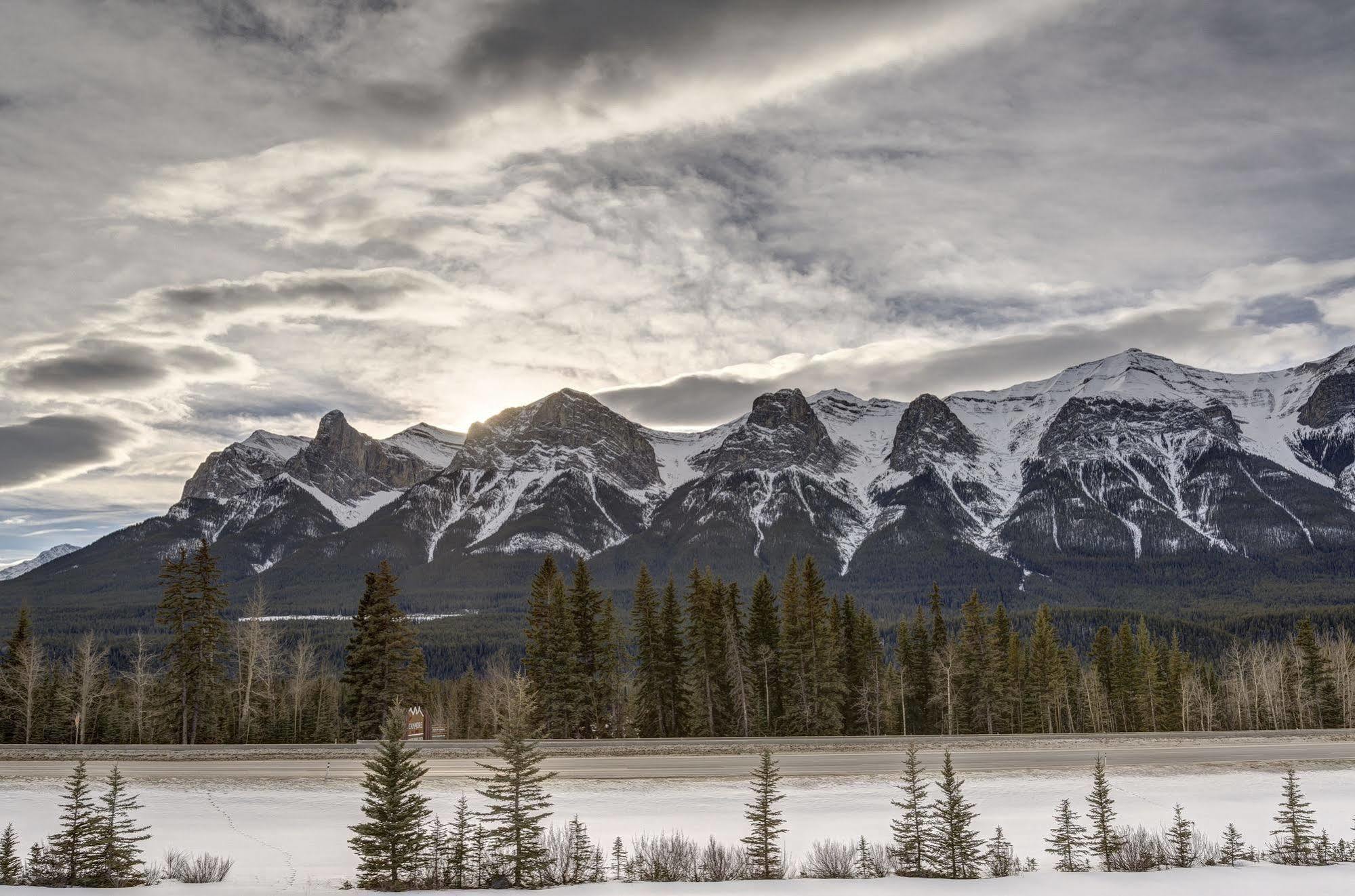 Inn Of The Rockies Canmore Extérieur photo